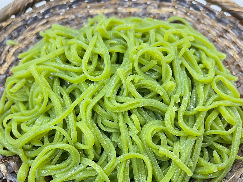 変わりそば（茶そば）